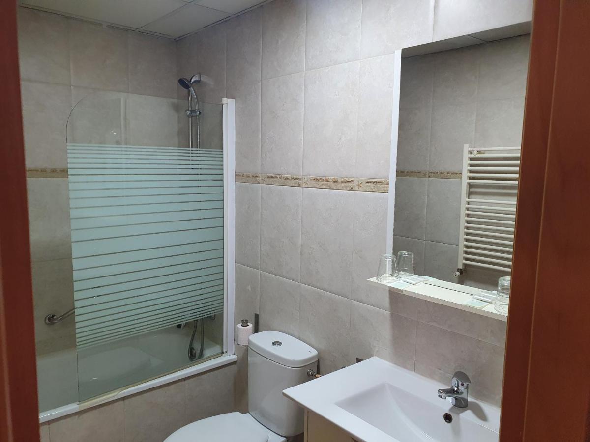 אלקובנדס Hostal Fronton מראה חיצוני תמונה