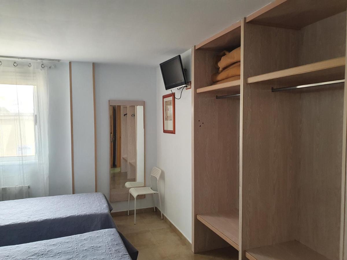 אלקובנדס Hostal Fronton מראה חיצוני תמונה