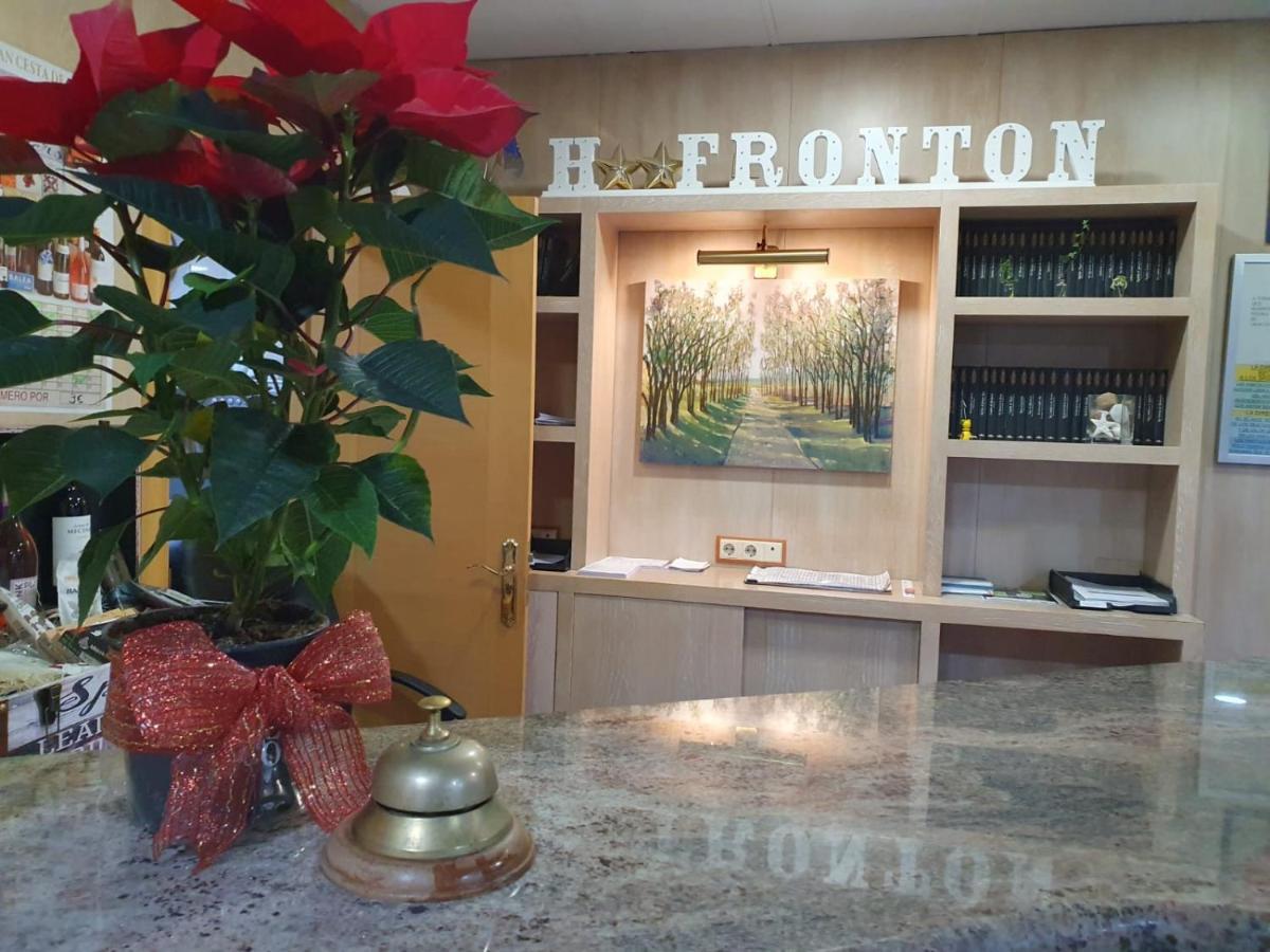 אלקובנדס Hostal Fronton מראה חיצוני תמונה