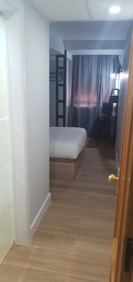 אלקובנדס Hostal Fronton מראה חיצוני תמונה