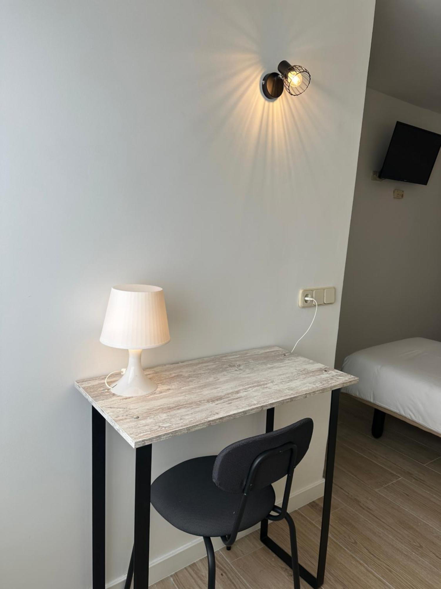 אלקובנדס Hostal Fronton מראה חיצוני תמונה