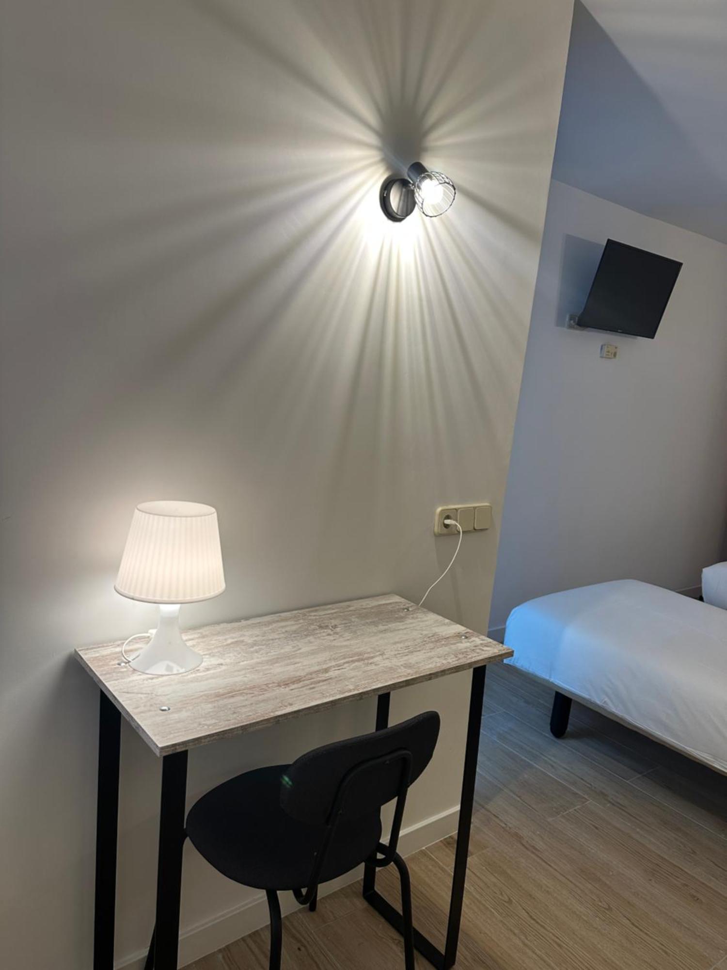 אלקובנדס Hostal Fronton מראה חיצוני תמונה