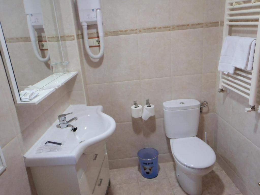 אלקובנדס Hostal Fronton מראה חיצוני תמונה